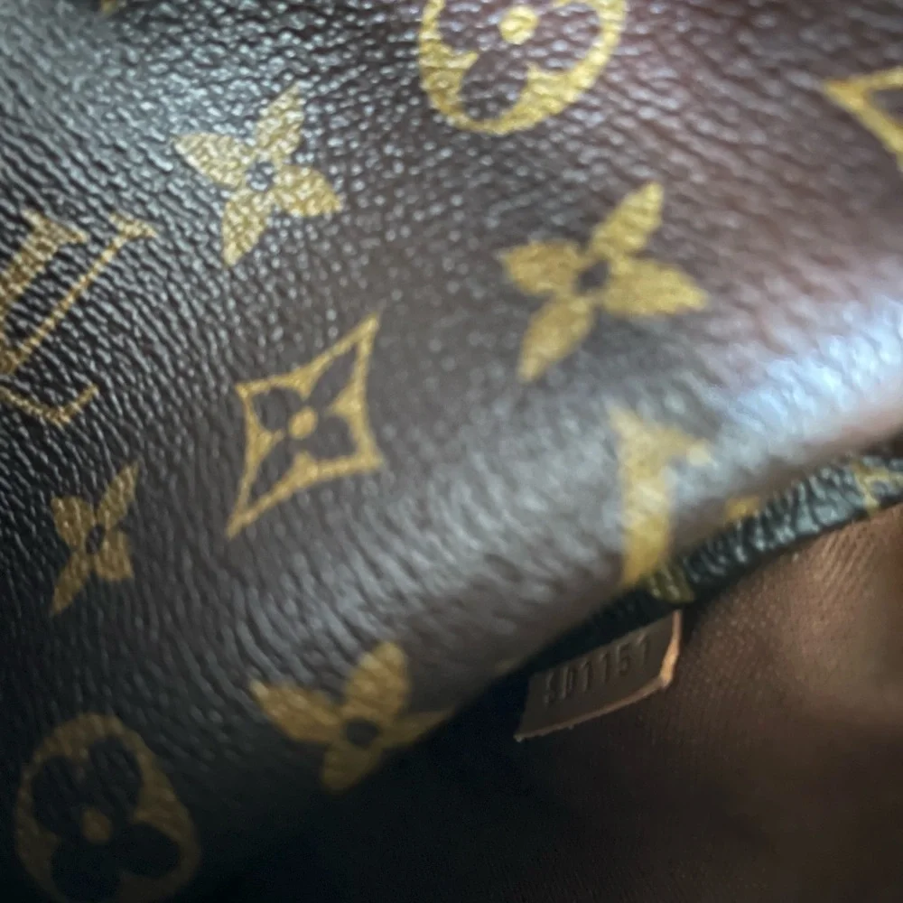 Louis Vuitton Totally MM Monogram Tote - Picture 9 of 16